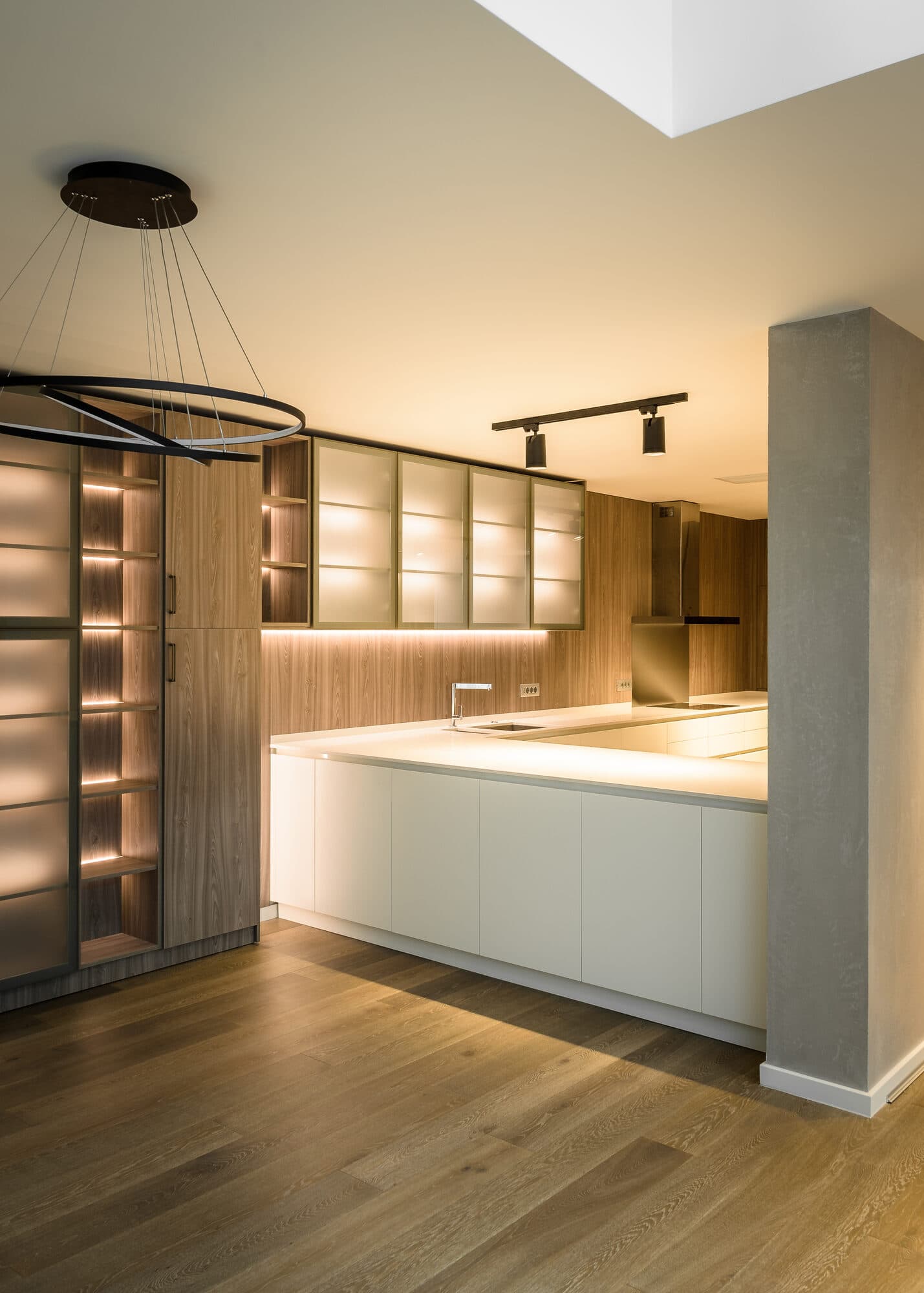 Bucătărie pe comandă finalizată — apartament privat, București